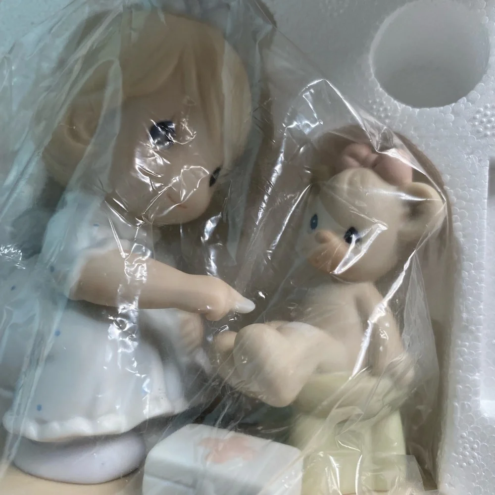 Precious moments caring figurine. Nurse. 1994 like new in box. - Picture 4 of 9